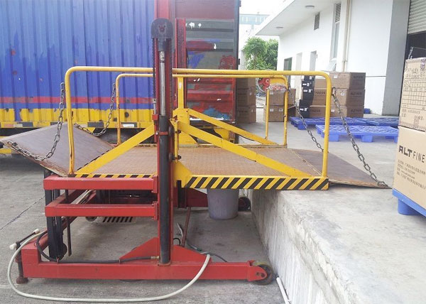 移動(dòng)卸貨平臺(tái)-濟(jì)南揚(yáng)程升降機(jī)械有限公司